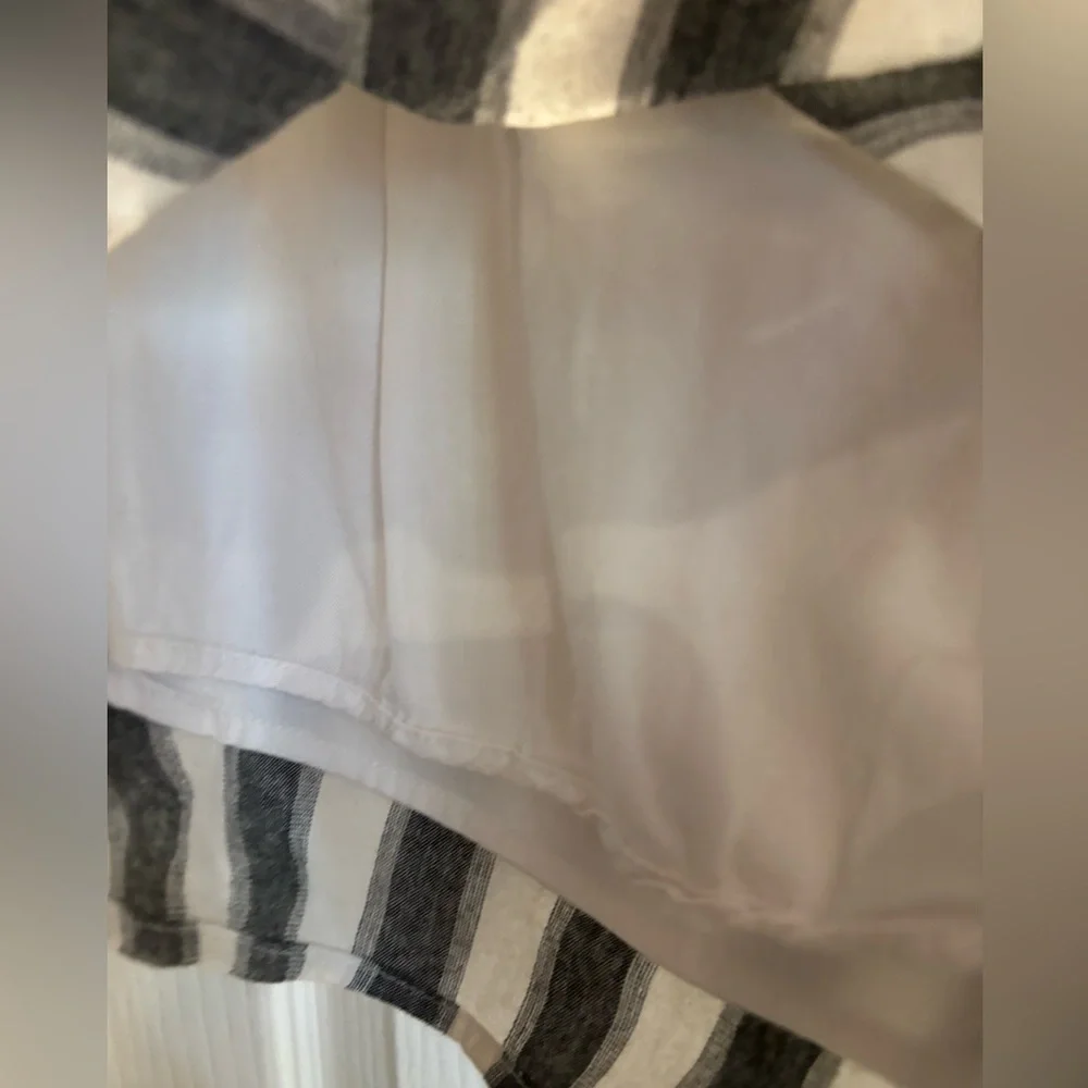 HEARTLOOM. Size medium. Beautiful lined shorts very‎ good condition.